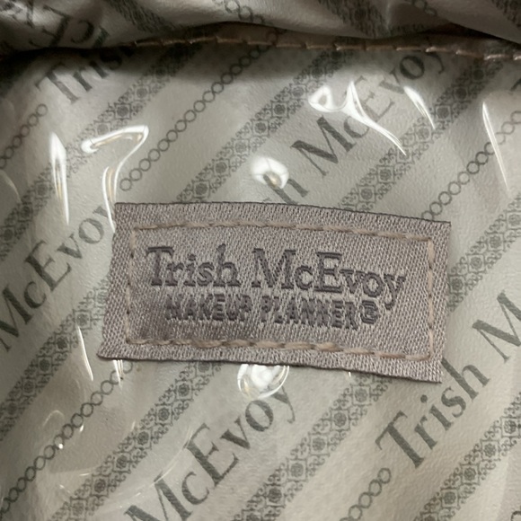 Trish McEvoy makeup planner - Picture 4 of 6